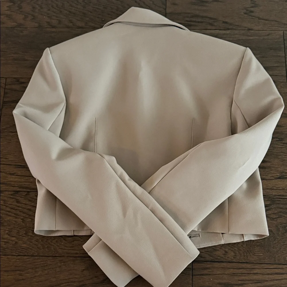 Zara Women's Beige cropped Blazer Jacket - Picture 3 of 3
